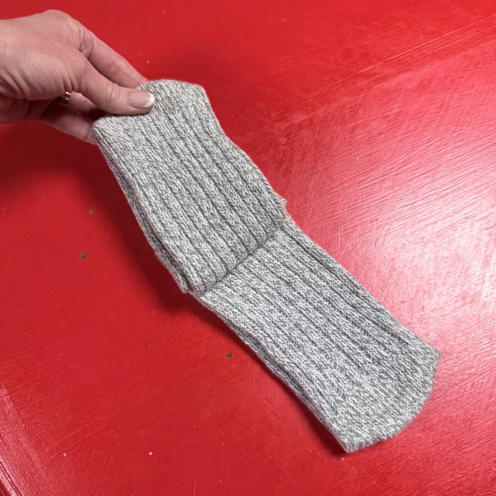 NWT KEEP YOUR SOCKS ON CAT MOM GRIP SLOUCH GRAY AND RED